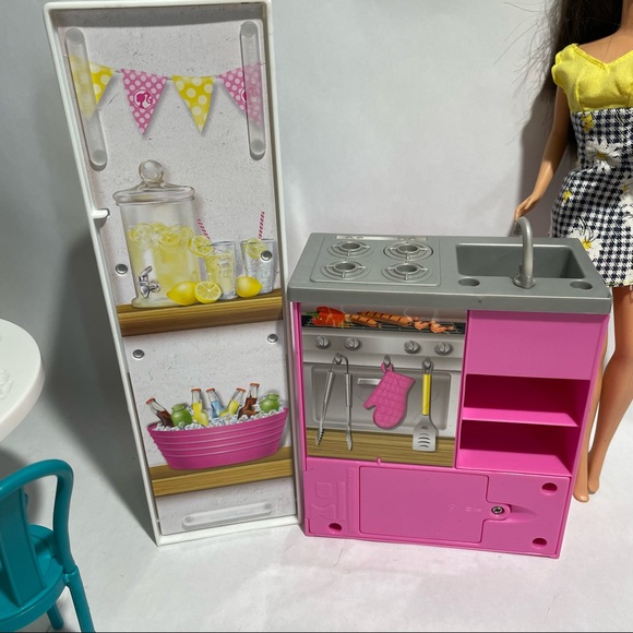 Barbie kitchen set Refrigerator & stove sounds table & chairs - Picture 5 of 6